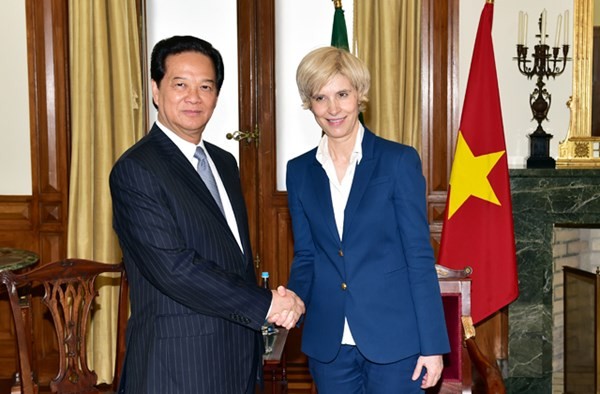 Премьер Вьетнама встретился с председателем Ассамблеи Республики Португалии  - ảnh 1